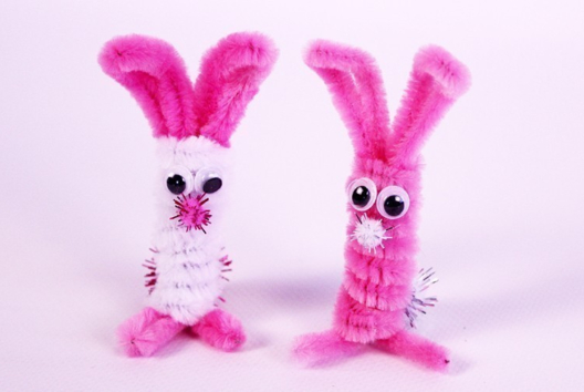 Lapin en fil chenille - Activités manuelles Pâques - 10doigts.fr