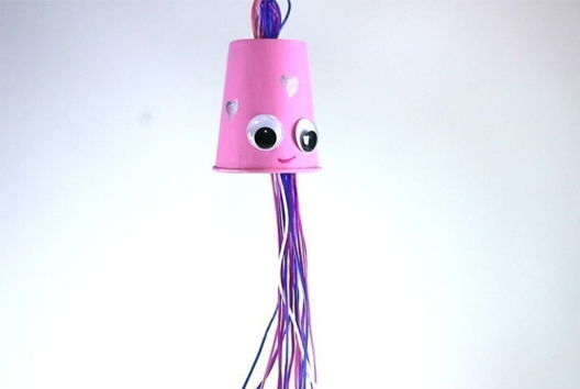 Mobile pieuvre gobelet - Activités manuelles mobiles - 10doigts.fr