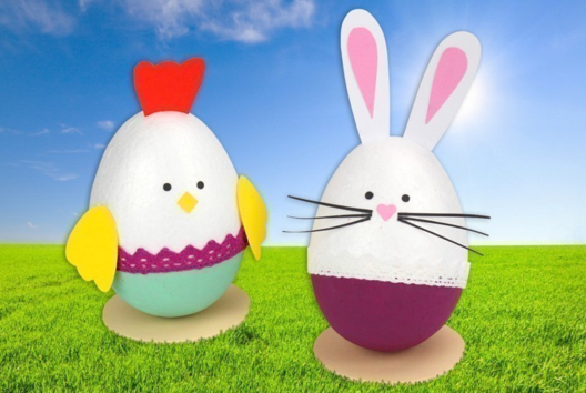 Poule et lapin de Pâques avec des oeufs en polystyrène - Activités manuelles Pâques - 10doigts.fr