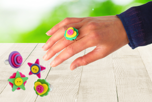 bague boutons bijoux filles fête des mères - Activités manuelles fête des mères - 10doigts.fr