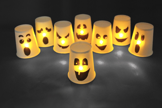Bricolage Fantôme Gobelet Halloween Enfant - Activités manuelles Halloween - 10doigts.fr
