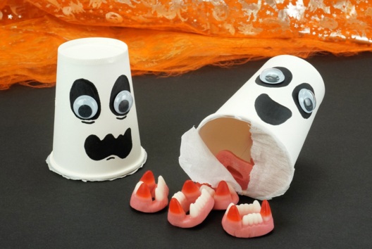 fantôme gobelet bonbons halloween - Activités manuelles Halloween - 10doigts.fr