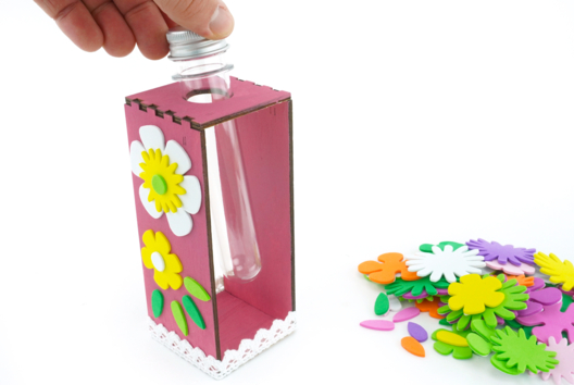 soliflore bois avec pompons - Activités manuelles fête des mères - 10doigts.fr - 2