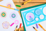 règle spirographe mandala rosace - Accessoires de dessin - 10doigts.fr