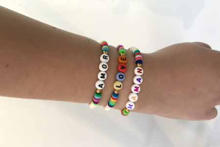 Bricolage Bracelet Perles Heishi Alphabet - Activités manuelles fête des mères – 10doigts.fr
