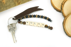 Porte-clés prénom pour la fête des pères - Bijoux messages - 10doigts.fr - 2