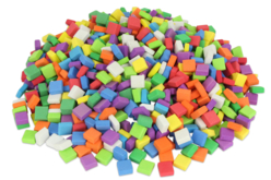 Set de 500 mosaïques en mousse épaisse carrées colorées  - Décorations à coller - 10doigts.fr