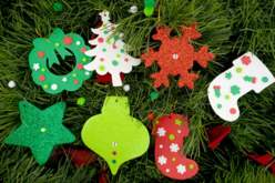 suspensions noël caoutchouc mousse - Boules de Noël DIY - 10doigts.fr - 2