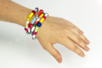 bracelet pailles en carton et perles pour enfants activité facile - Activités manuelles créations de bijoux – 10doigts.fr
