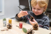 pomme de pin peinture enfants - Déco Noël Nature – 10doigts.fr