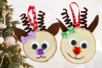 Suspension renne de Noël avec une tranche de bois - Strass et Paillettes de fêtes – 10doigts.fr