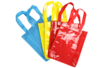 set de 6 sacs à personnaliser en non tissé coloré 30 x 23 x 7 cm - Plastique Opaque – 10doigts.fr