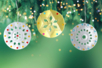 Boules de Noël brillantes à poinçonner - Boules de Noël DIY – 10doigts.fr
