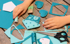 Je Fabrique une décoration en feutrine - Activités couture - 10doigts.fr