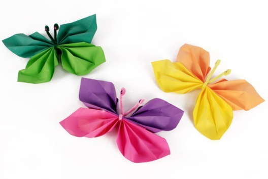 papillons en papier - Activités manuelles fête des mères - 10doigts.fr - 2