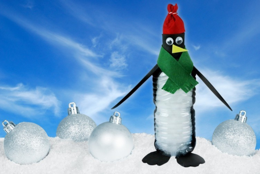 Fabriquer un pingouin avec une bouteille d'eau - Activités manuelles animaux - 10doigts.fr