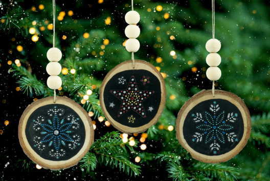 Activité Enfant Suspension Bois Noel Sapin - Activités manuelles bricolages de Noël - 10doigts.fr - 2