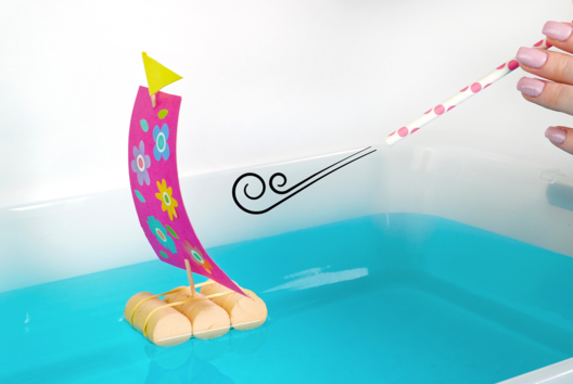 bricolage enfant bateau flotte - Activités manuelles recyclage - 10doigts.fr - 2