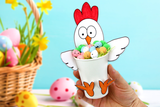 Bricolage Paques Poule Gobelet - Activités manuelles Pâques - 10doigts.fr