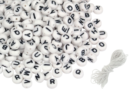 Perles alphabet noir et blanc - Bijoux messages – 10doigts.fr