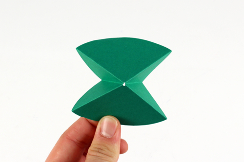 Petits sapins en papier