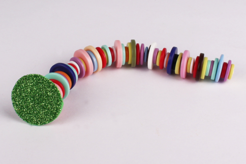 Fabriquer une chenille avec des boutons