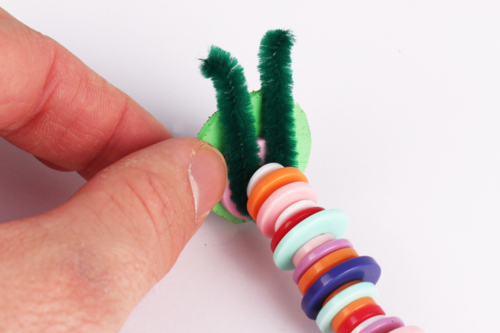 Fabriquer une chenille avec des boutons