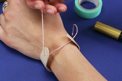 Bracelets avec des bâtonnets de glace